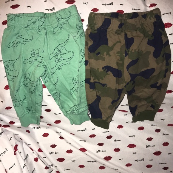 Carter’s 6M bundle of two bottoms 💕 Dino 🦖/Camo - Picture 2 of 6